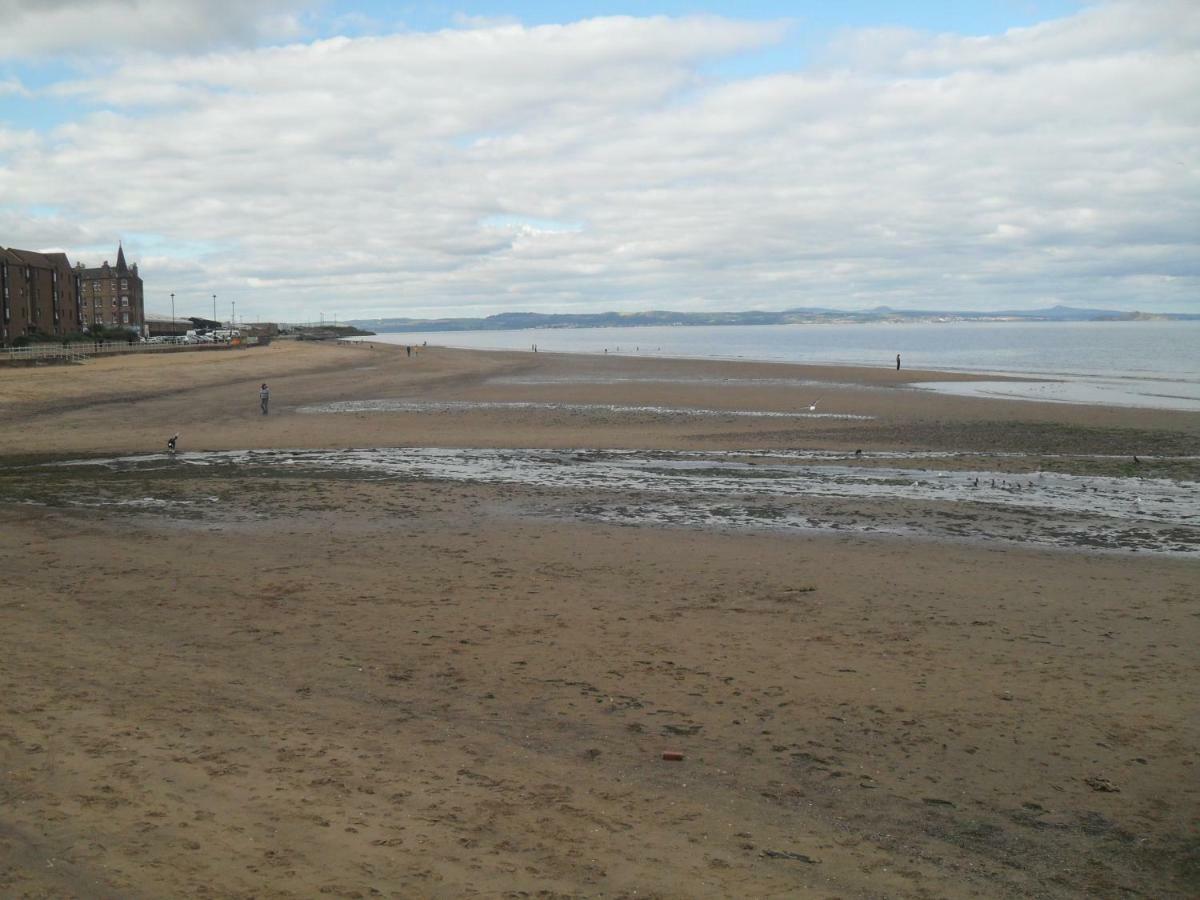 Edinburgh Beach View Apartment ภายนอก รูปภาพ